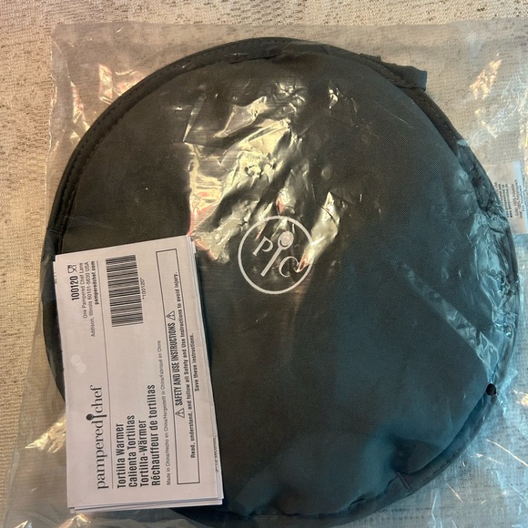 Pampered Chef Charcoal Tortilla Keeper - Picture 2 of 2